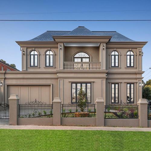 Mount Waverley Prestige Home:Bespoke Aluminium Windows And Doors for Modern Architectural Appeal