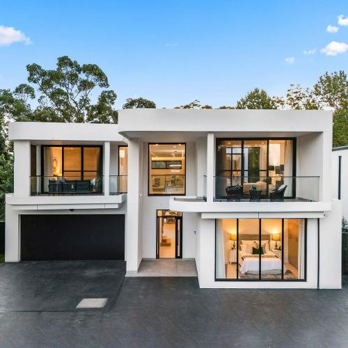 North Shore Elegance: Thermally Broken Aluminium Windows And Doors for a Turramurra Luxury Home