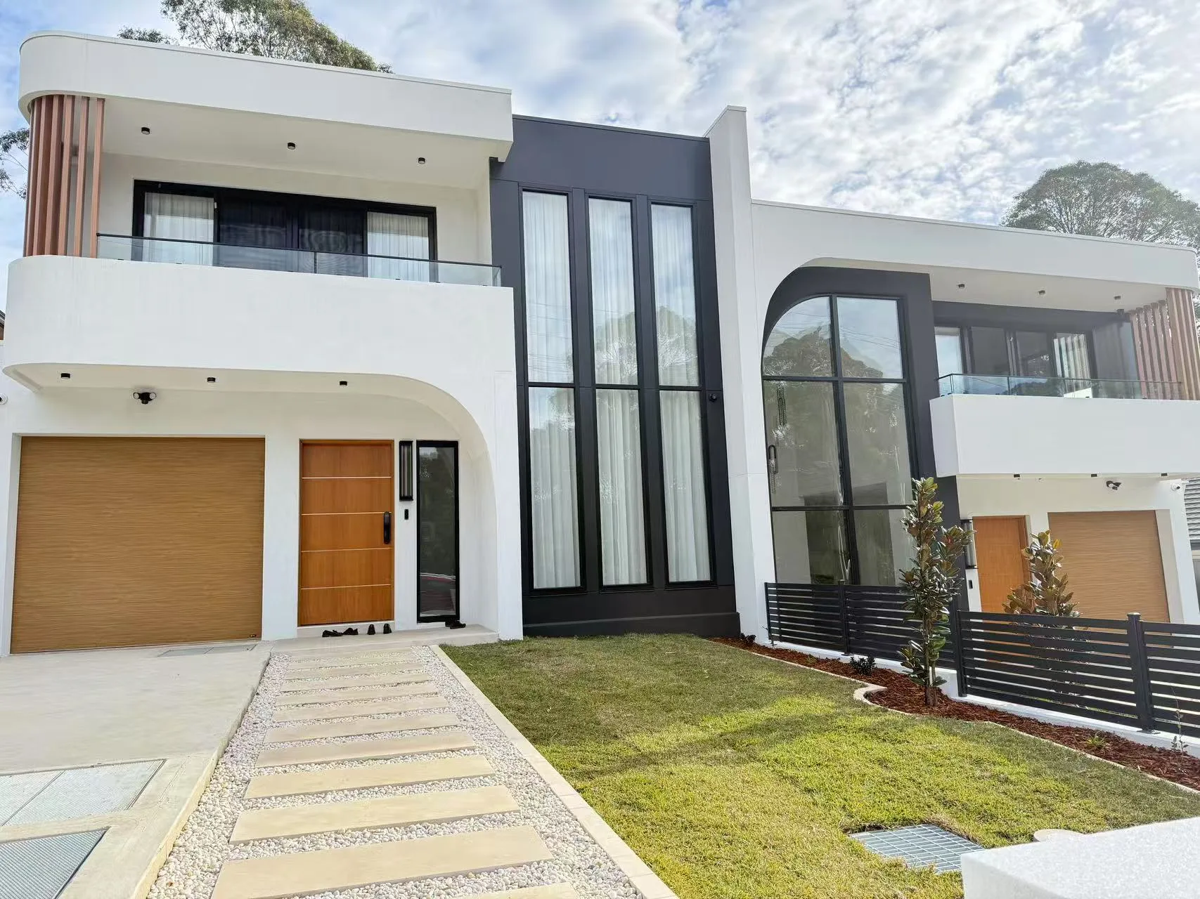 Modern Residential Corner Sliding Door & Window Project