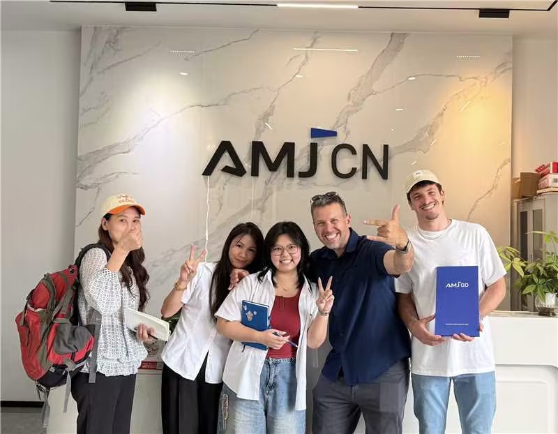 U.S. townhouse project buyer visiting the AMJ aluminum window showroom