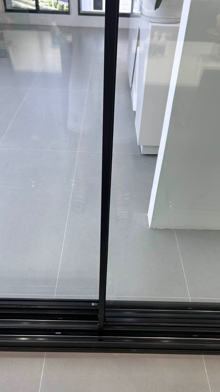 Ultra-Slim Panoramic Aluminum Sliding Door